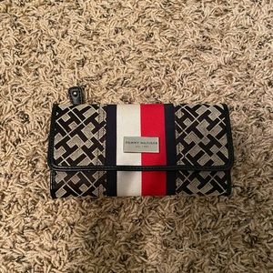 Tommy Hilfiger wallet